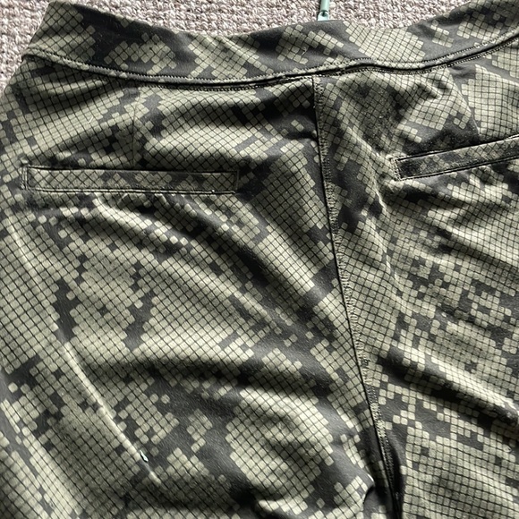 Lululemon pixel Camo pant Sz 4 - Picture 5 of 6